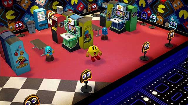 Playing PACMAN game alone, 2 people or with a group of friends in Multiplayer mode
